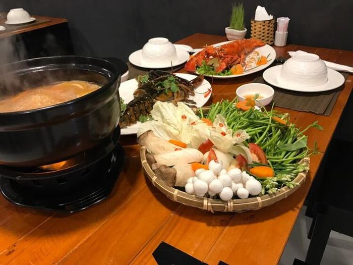 Buffet tôm hùm giá phải chăng tại Lẩu Tôm Hùm Như Ý
