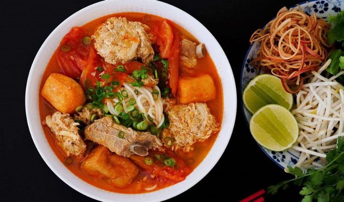 Quán bún riêu Hàng Bạc nổi tiếng khắp nơi