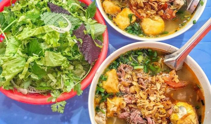 Quán bún riêu sườn sụn nổi tiếng tại Hà Nội