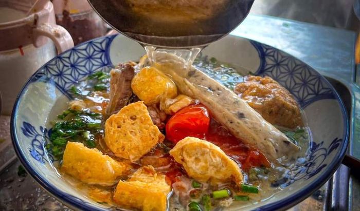 Bún riêu tóp mỡ truyền thống tại Tây Sơn