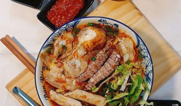 Bún riêu tóp mỡ sườn sụn tại Tô Hiệu
