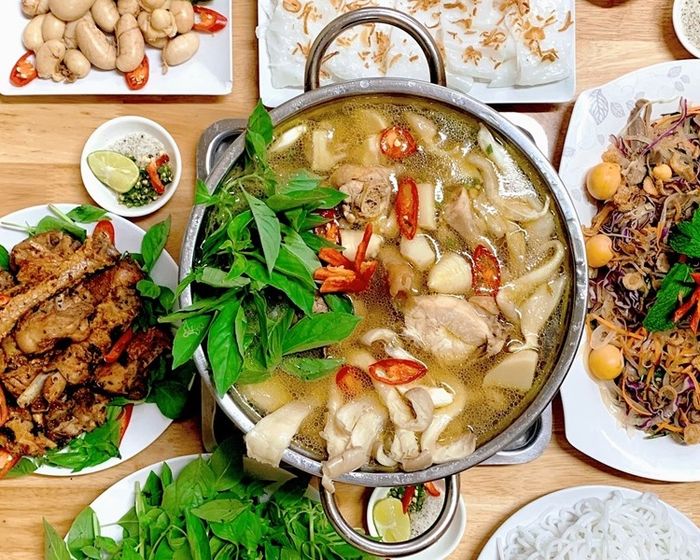 Lẩu gà lá é