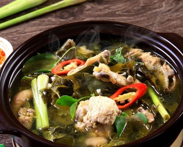 Lẩu gà lá giang - Hương thơm ngào ngạt, ăn một lần là nhớ mãi