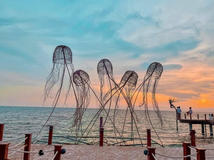 Bãi biển Sunset Sanato