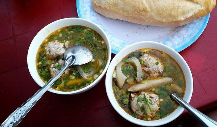 Bánh mì xíu mại 79 Cô Trúc - Món ăn sáng Đà Lạt hấp dẫn và độc đáo