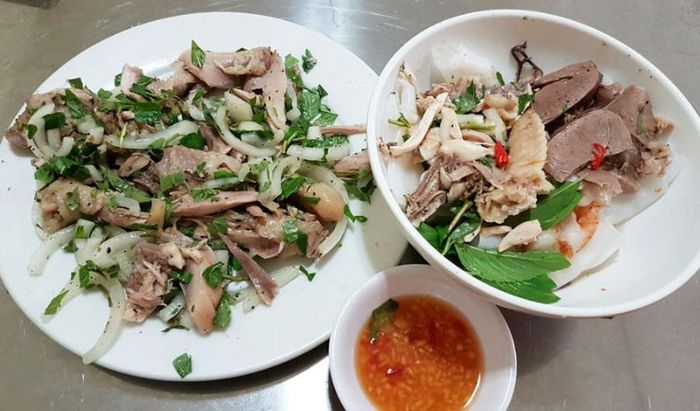 Bánh ướt lòng gà Trang - Món ăn sáng Đà Lạt được yêu thích bởi nhiều thực khách