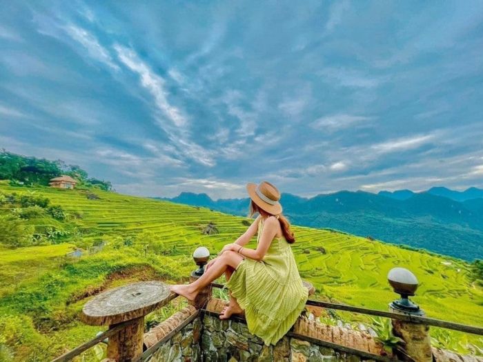 Khu du lịch Pù Luông là một điểm đến lý tưởng cho những ai yêu thích thiên nhiên hoang sơ, với vẻ đẹp hùng vĩ của núi rừng và không khí trong lành.