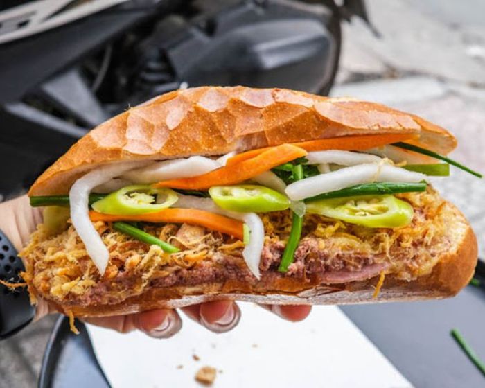 Bánh mì Huỳnh Hoa