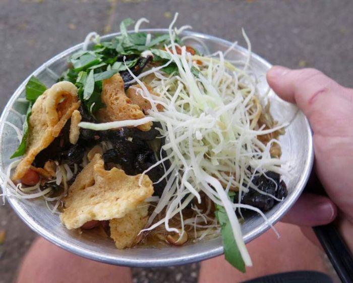 Gỏi bò khô Lê Văn Tám - Địa điểm ăn vặt nổi tiếng gần đây