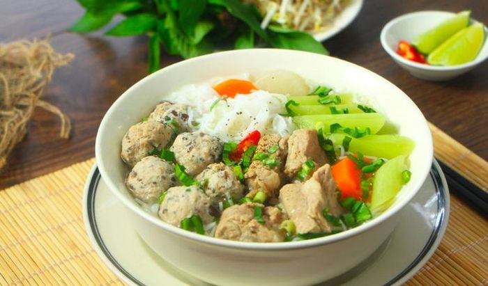 Bún mọc dọc mùng là món ăn dân dã nhưng đậm đà hương vị của người Hà Nội
