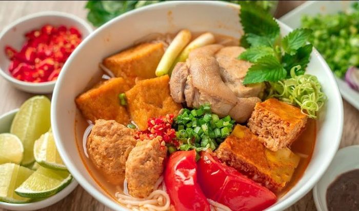 Bún riêu cua là món ăn khiến ai thưởng thức một lần đều say mê