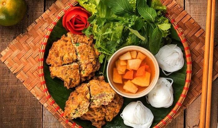 Chả rươi Hà Nội là món ăn ngon với hương vị béo ngậy khó cưỡng