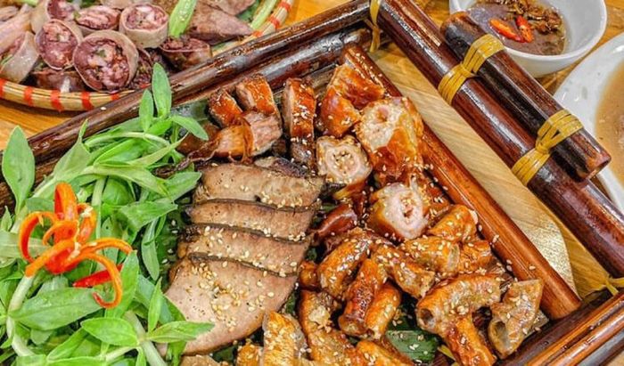 Lòng Rán là món ăn ngon Hà Nội khiến thực khách khó lòng từ chối