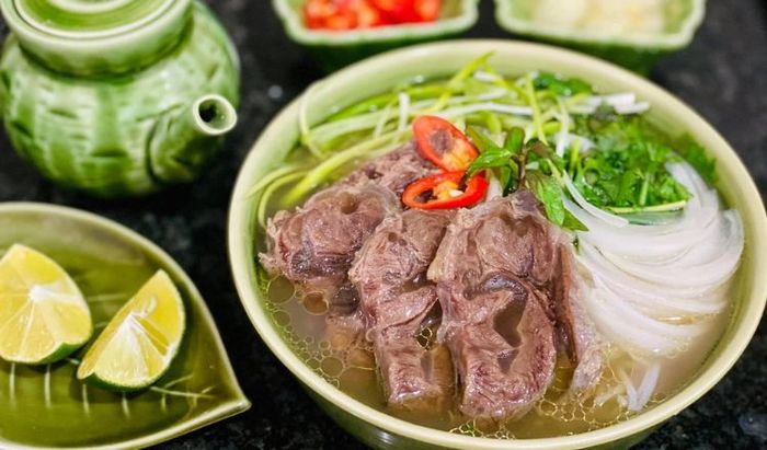 Phở là một trong những món ăn đặc trưng và nổi tiếng nhất của Hà Nội