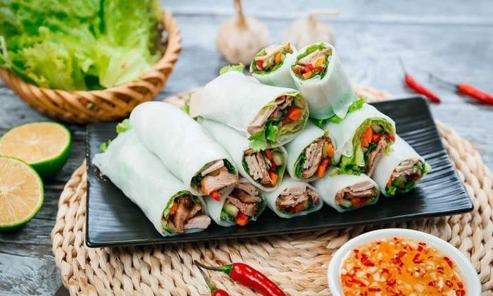 Phở cuốn - Món ăn vặt đặc trưng của Hà Nội