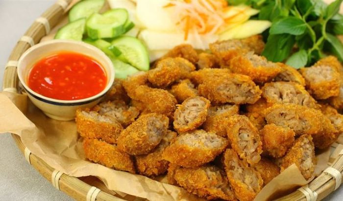Nem chua rán giòn rụm, hương vị lôi cuốn khó cưỡng