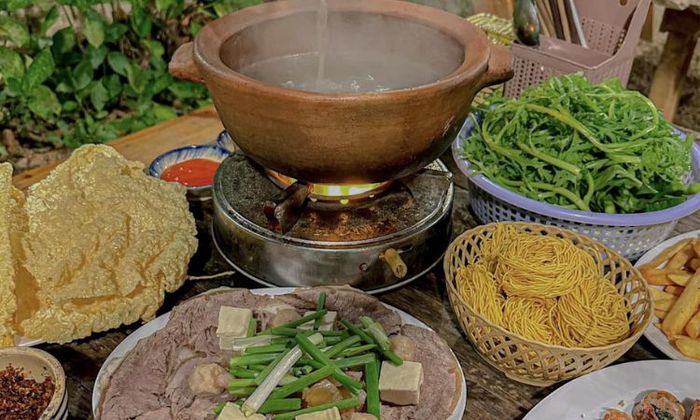 Lẩu bò nồi đất The Lab Đà Lạt