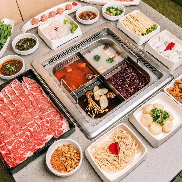 Lẩu 4 ngăn đặc trưng tại Haidilao