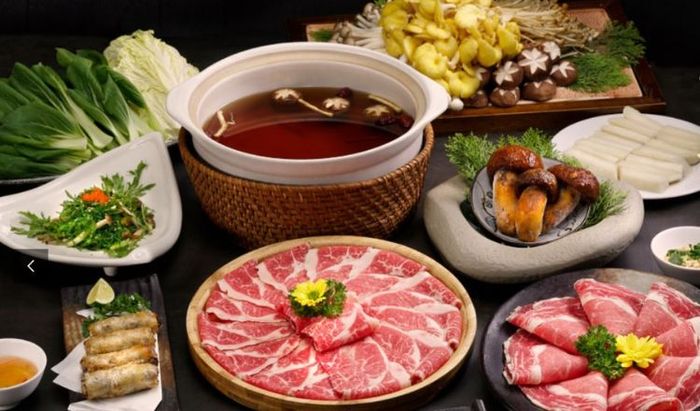 Nhà hàng lẩu nấm Ashima là điểm đến lý tưởng cho những ai yêu thích ẩm thực lẩu tại Hà Nội