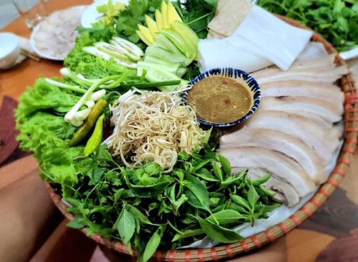Món ngon mùa hè - Thịt luộc rau sống