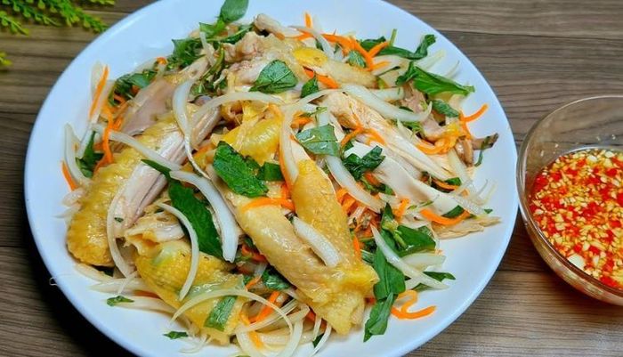 Món ngon mùa hè - Gỏi gà trộn rau răm