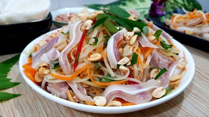 Món ngon mùa hè - Nộm đu đủ tai heo
