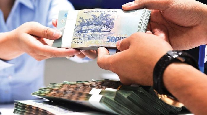 Gửi tiết kiệm tại quầy giao dịch của ngân hàng là phương thức gửi tiền trực tiếp tại nơi cung cấp dịch vụ, giúp bạn dễ dàng thực hiện giao dịch.