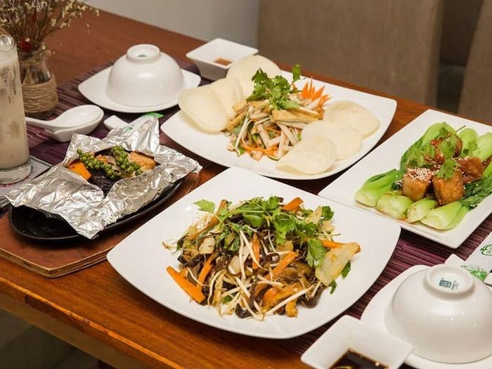 Nhà hàng chay Quận 1 với không gian yên bình và thực đơn hấp dẫn