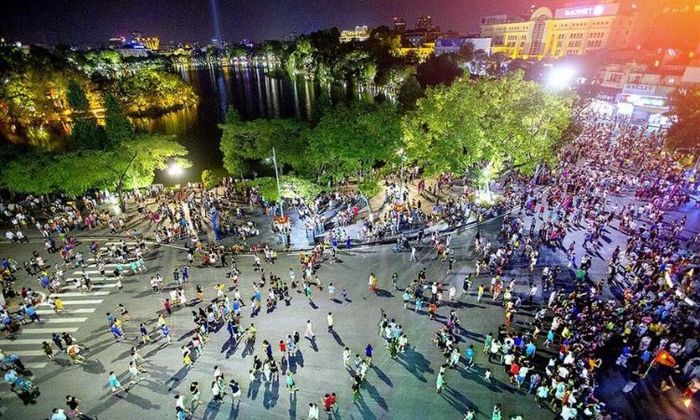 Phố đi bộ Hà Nội