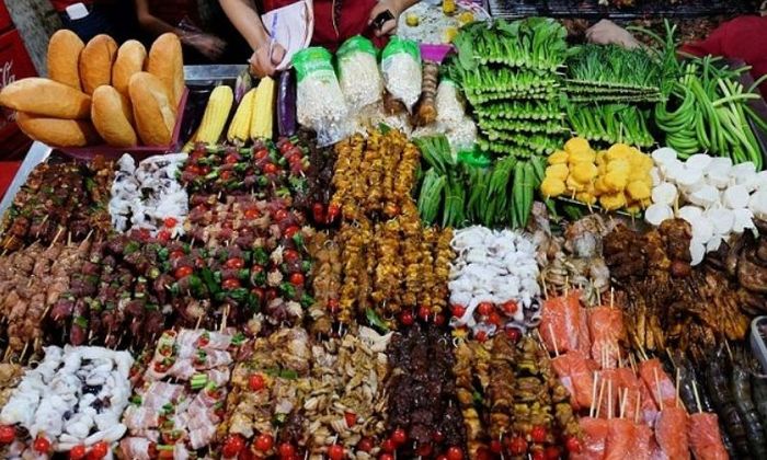 Phố ẩm thực Hàng Buồm