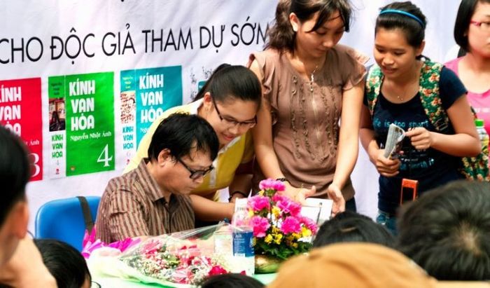 Khi nhắc đến nhà văn Nguyễn Nhật Ánh, bộ truyện Kính Vạn Hoa luôn là cái tên đầu tiên được nhớ đến