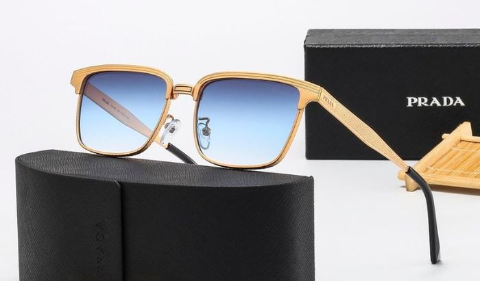 Kính mắt nam đến từ thương hiệu Prada
