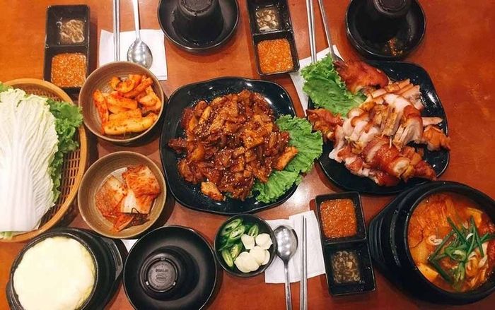 Chân Giò Yeol Kwang 열광 - Địa điểm ẩm thực Hàn Quốc đặc sắc