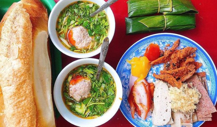 Bánh Mì Xíu Mại Hồng - Địa điểm ẩm thực nổi tiếng tại Đà Lạt