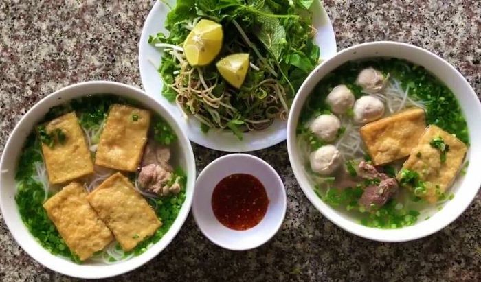 Bún mọc gia truyền Bà Năm là một trong những điểm đến ẩm thực nổi tiếng tại Đà Lạt