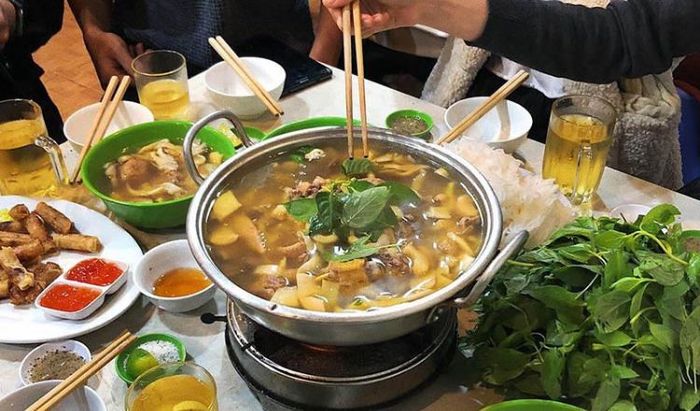 Lẩu Gà Lá É Tao Ngộ 2