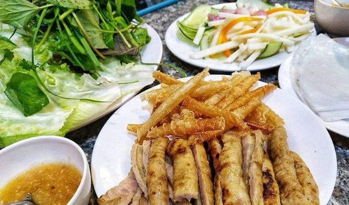 Nem Nướng Bà Nghĩa - Địa điểm ẩm thực nổi tiếng tại Đà Lạt