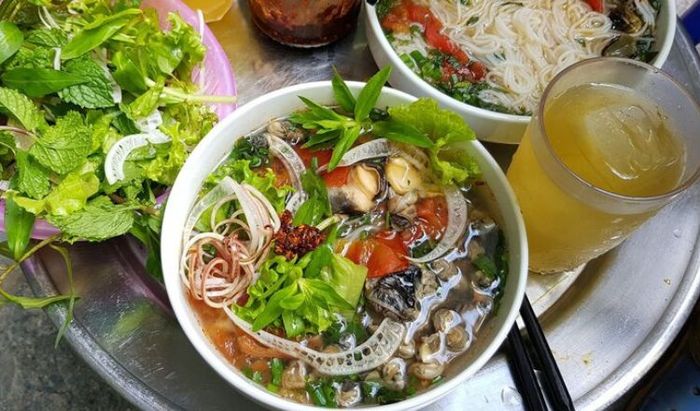 Bún Ốc Gia Truyền Bà Thoa - Kim Mã Thượng là quán ăn nổi tiếng được cả người dân địa phương và du khách nước ngoài yêu thích tại Hà Nội