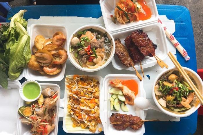 Hẻm ăn vặt 76 - Quận 1 - Địa điểm ẩm thực nổi tiếng tại Sài Gòn