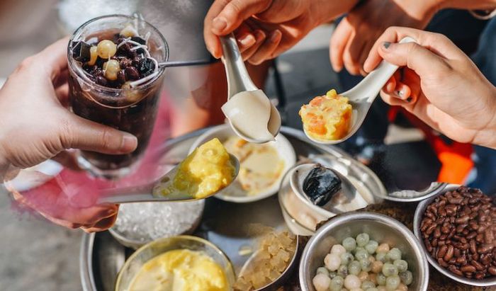 Quán chè Sài Gòn với hơn 20 năm kinh nghiệm, nằm khiêm tốn trên phố Đê La Thành