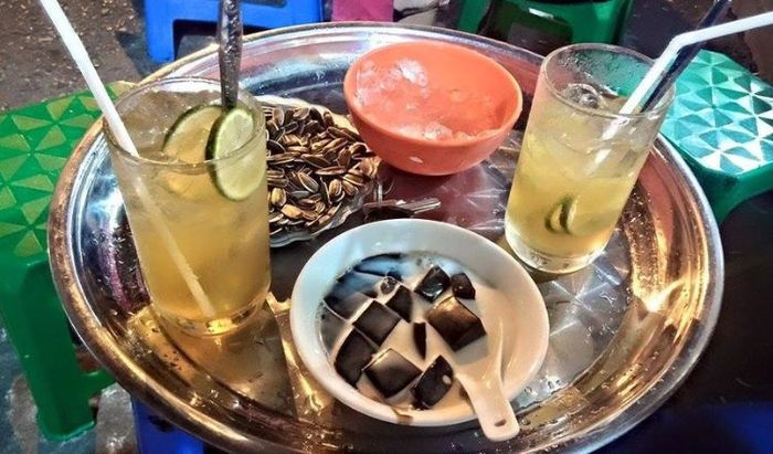 Trà Chanh & Chè Đắng - Chợ Gạo là điểm đến nổi tiếng tại Hà Nội
