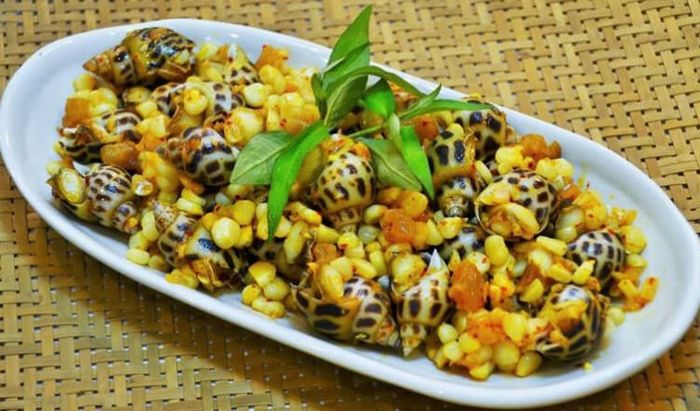 Quán Ốc Bơ ngon Tôn Đản, quận 4 là địa chỉ quen thuộc được giới trẻ yêu thích.