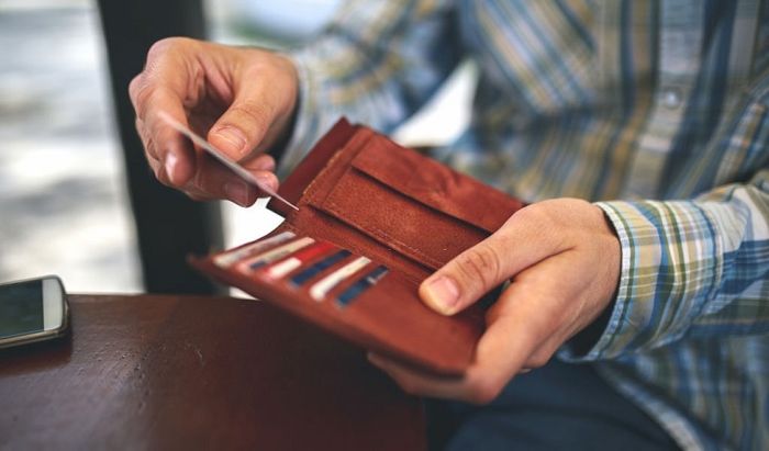 Cách đơn giản để thu hút tài lộc vào ví chính là sắp xếp ví một cách ngăn nắp và có khoa học
