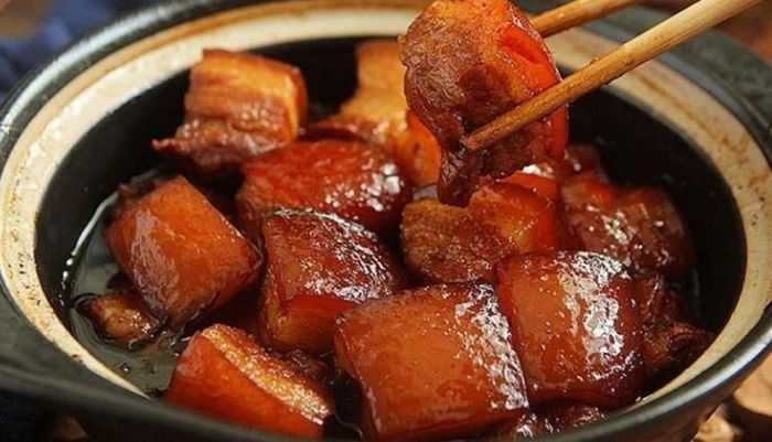 Thịt heo kho mật mía