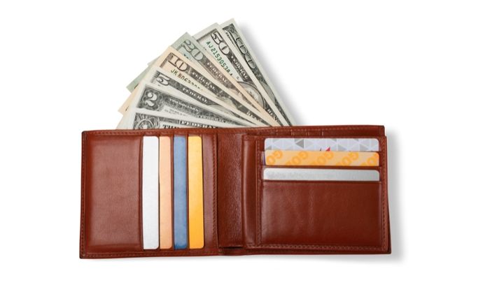 Cách thu hút tài lộc vào ví hiệu quả chính là sắp xếp mọi vật dụng trong ví một cách ngăn nắp, gọn gàng