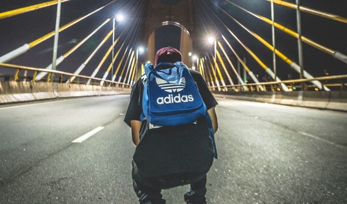 Adidas là một trong những thương hiệu thời trang nổi tiếng toàn cầu