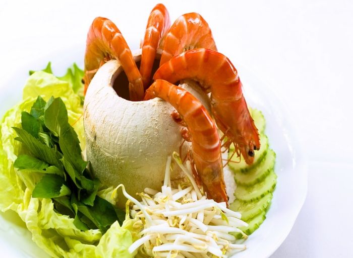 Tôm hấp nước dừa