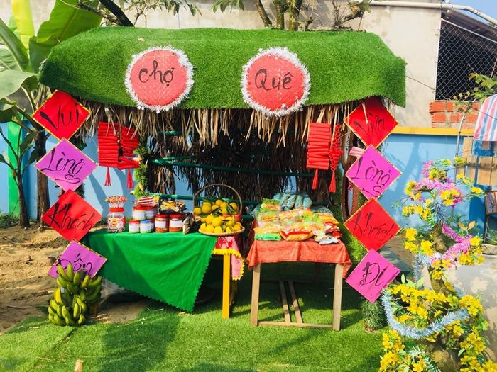Mẫu trang trí Tết tại trường mầm non khiến các bé hứng khởi và vui vẻ