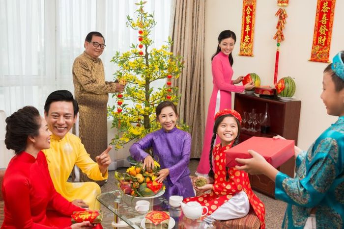 Ý nghĩa của tục xông đất đầu năm