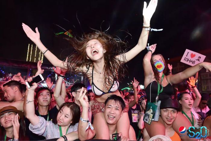 มันส์สุดๆ! สีสันจากทั่วทุกมุมโลกในงานอภิมหาสงกรานต์ S2O ที่ไม่มีวันลืม
